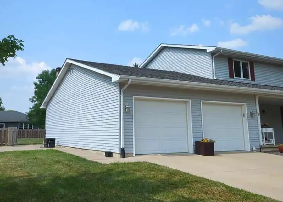 Roller Brothers Construction - vinyl siding replacement project, before - Springfield, IL